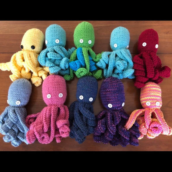 Hand Knit Octopus - Picture 1 of 2